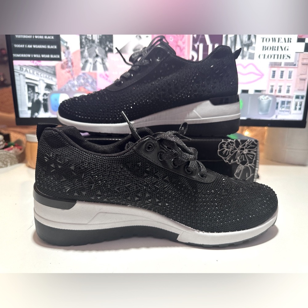 Black Sparkle Women’s Sneakers Size 11